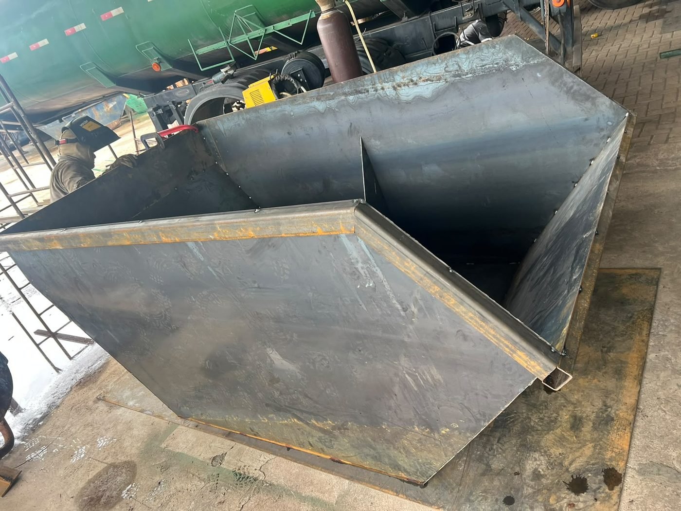 Caçambas — Em fabricação